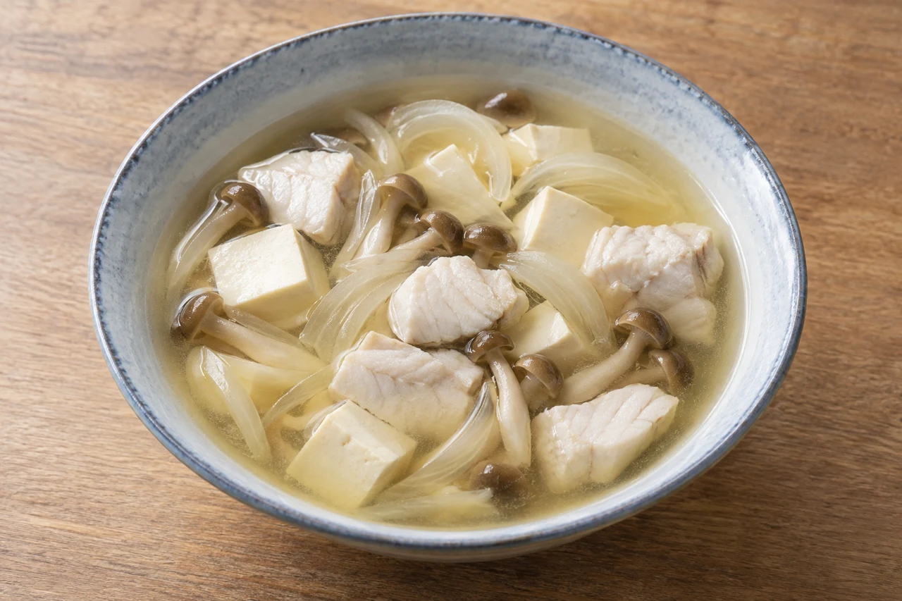 スズメダイの骨取り身と豆腐の汁の完成イメージ・AI生成