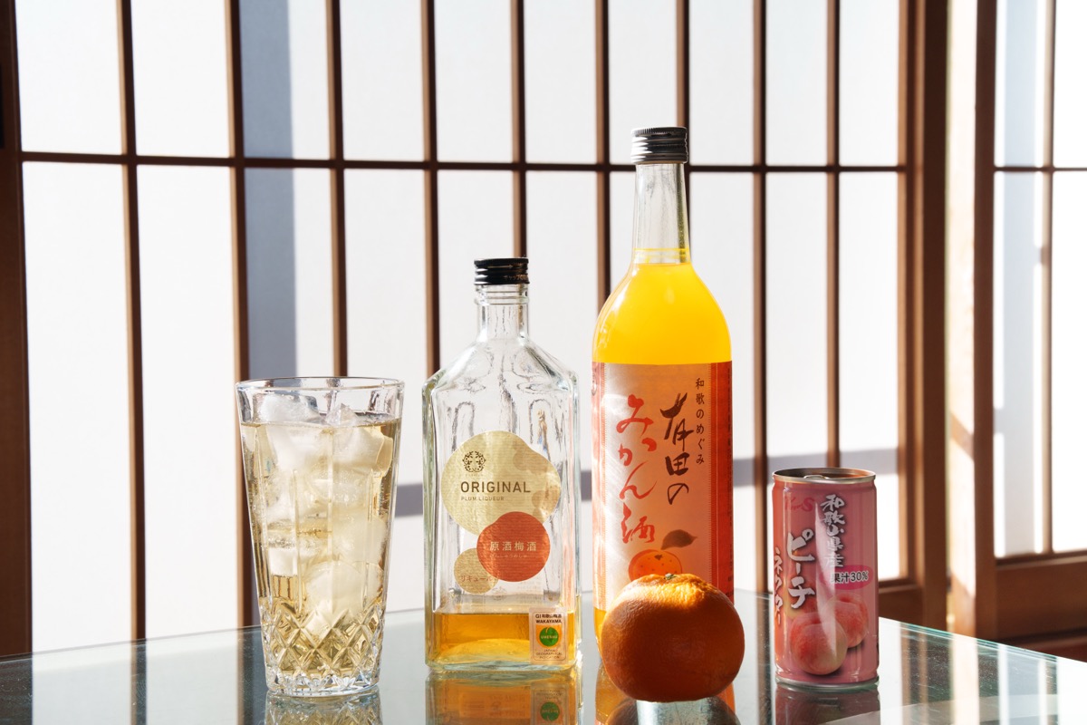 地元和歌山の梅酒のボトルとグラス